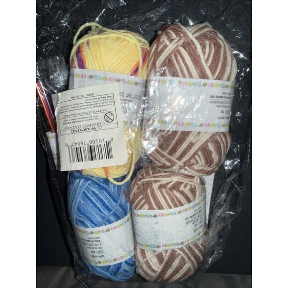 Mira Handcrafts 4 skeins of yarn 2 crochet hooks 40 Berry Pins Opened Bag New - Picture 8 of 13